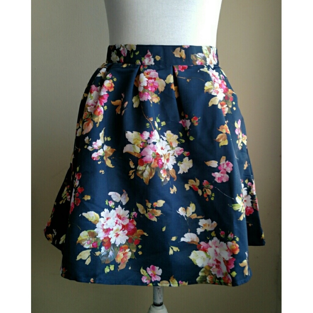 Myrtlewood (Modcloth) Floral Skirt - Size M - NWOT